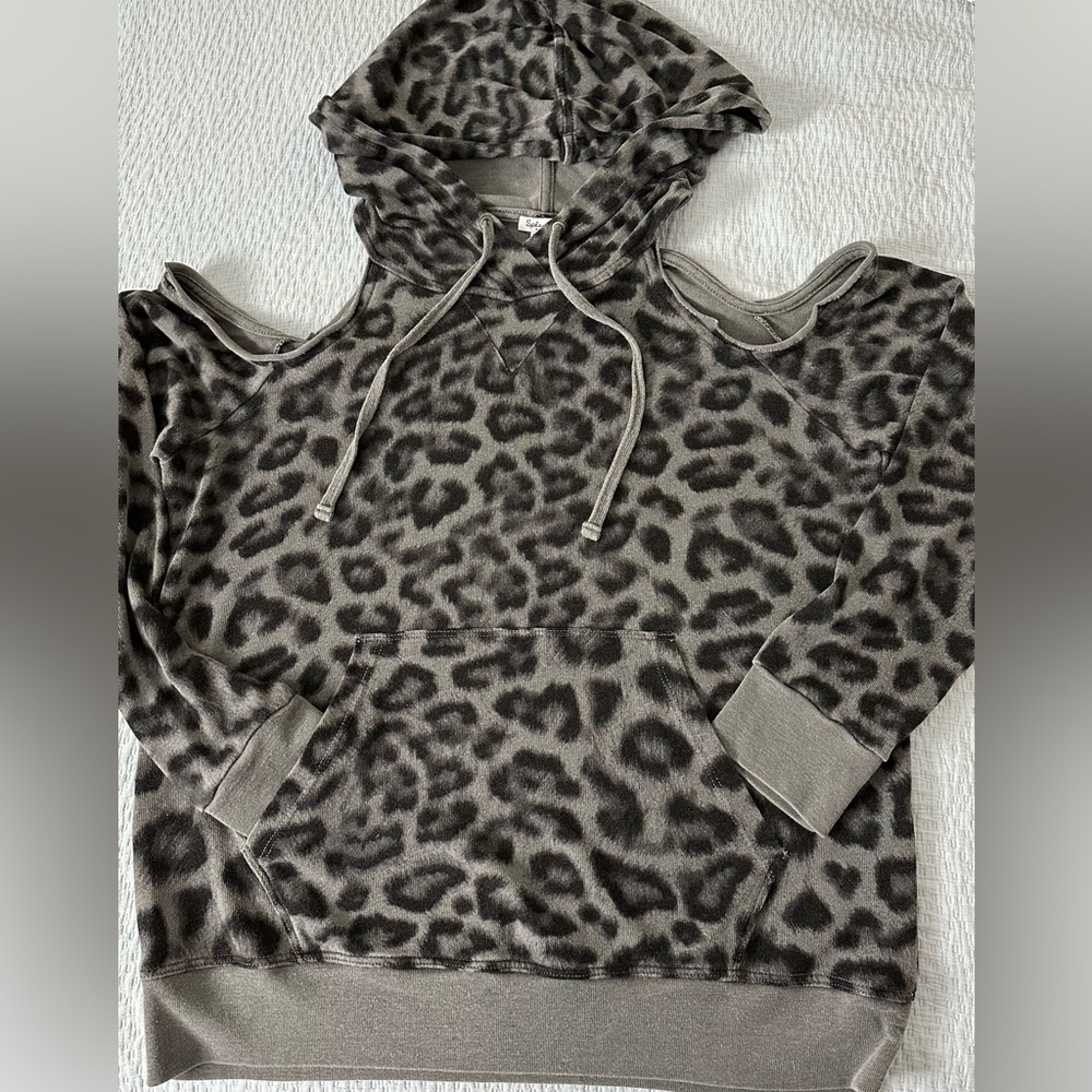 Splendid sweatshirt hoodie. leopard print. Size XL. Open shoulder design.